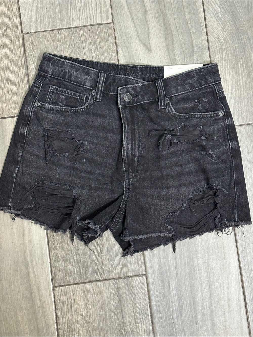 NEW American Eagle Mom Short Super High Rise Black Distressed Ripped Size 2 26